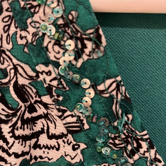 Cute 3/4 sleeve lined stretchy top - Picture 3 of 5